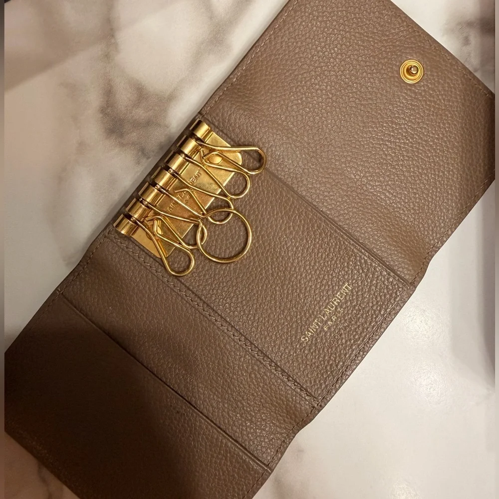 SAINT LAURENT Grained Calfskin Monogram Key Case YSL beige w/COA